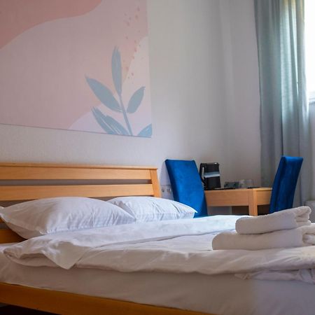 Mint Hotel Prizren Rum bild